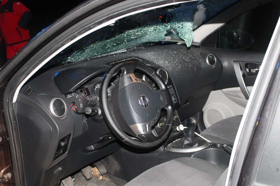 Pijany rowerzysta wjechał na czołówkę z nissanem. Do szpitala zabrał go śmigłowiec medyczny Pijany rowerzysta wjechał na czołówkę z nissanem. Do szpitala zabrał go śmigłowiec medyczny