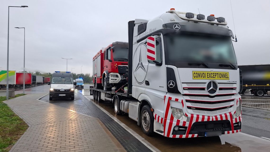 Pijany Rumun zatrzymany na A4. Na przyczepie przewoził wóz strażacki Pijany Rumun zatrzymany na A4. Na przyczepie przewoził wóz strażacki