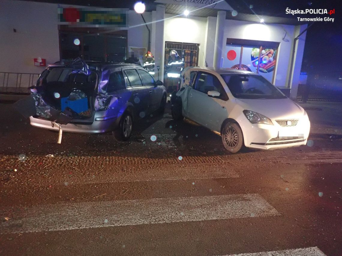 Pijany traktorzysta skasował broną dwa samochody. Wydmuchał ponad 3 promile, jechał z synem [WIDEO]