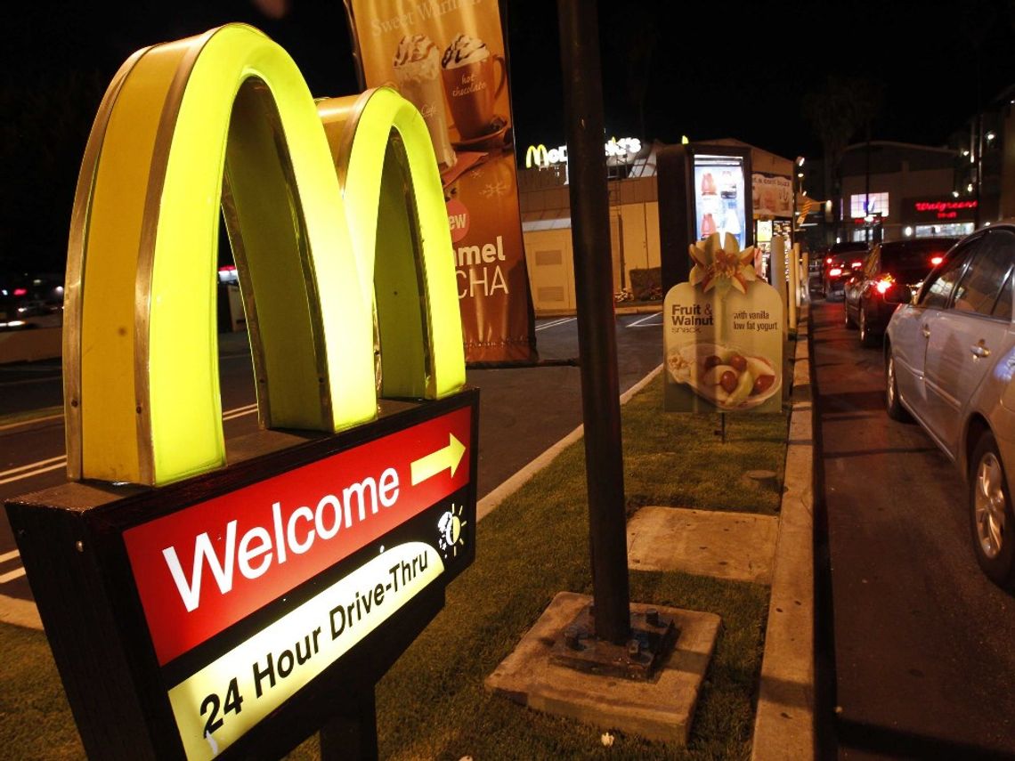 Pijany wszedł do McDrive'a przez okienko. Nie wiedział skąd się tam wziął