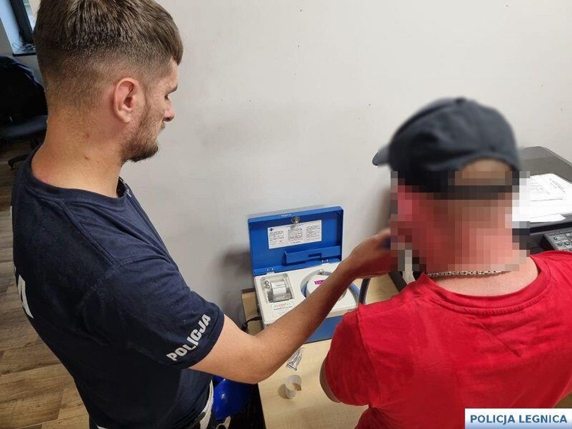 Ponad dwa promile we krwi i 180 km/h na liczniku. Pijany kierowca audi zatrzymany na autostradzie