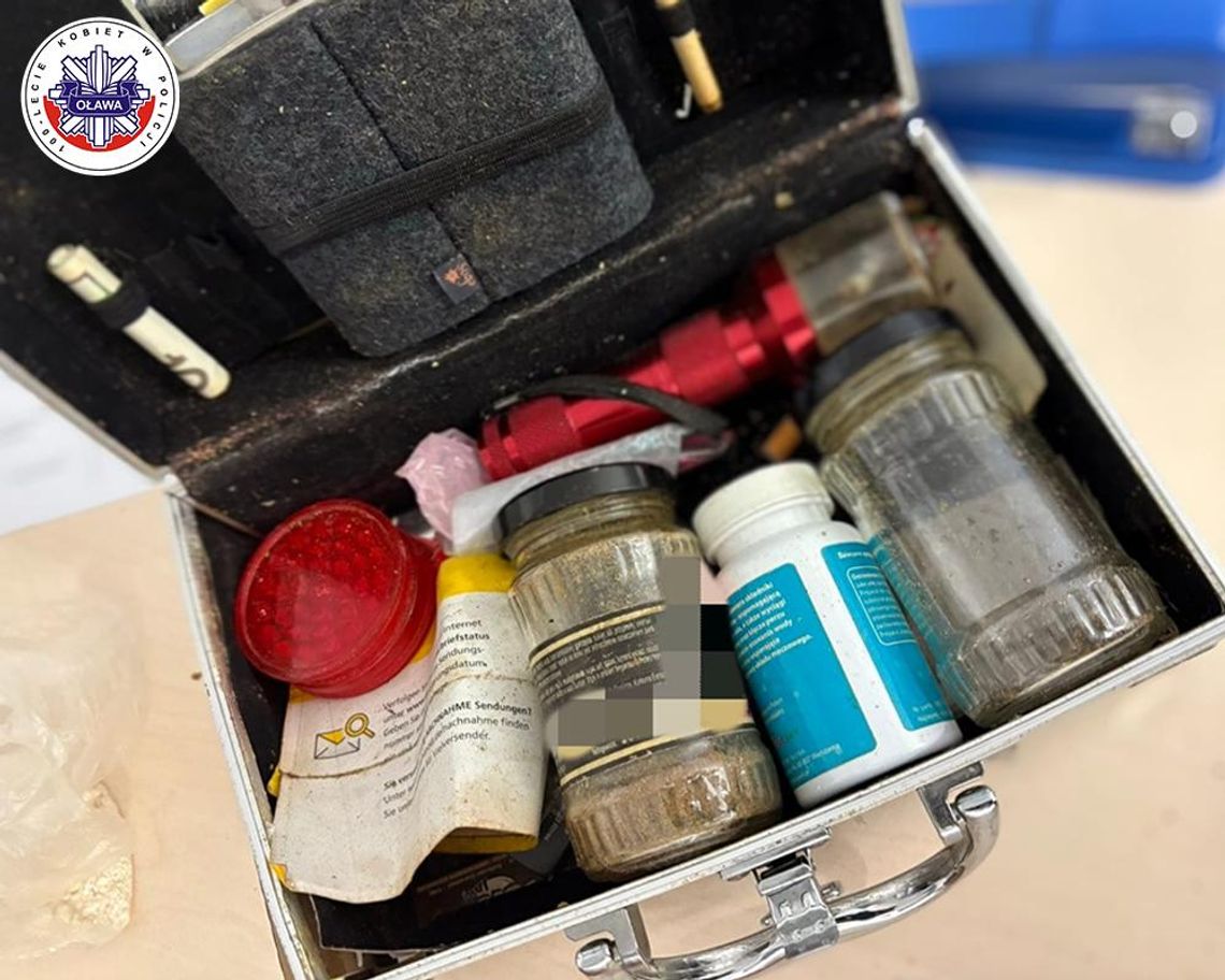 Pijany zgłosił policji, że ma "bombę biologiczną" w aucie. W mieszkaniu 35-latka znaleźli narkotyki