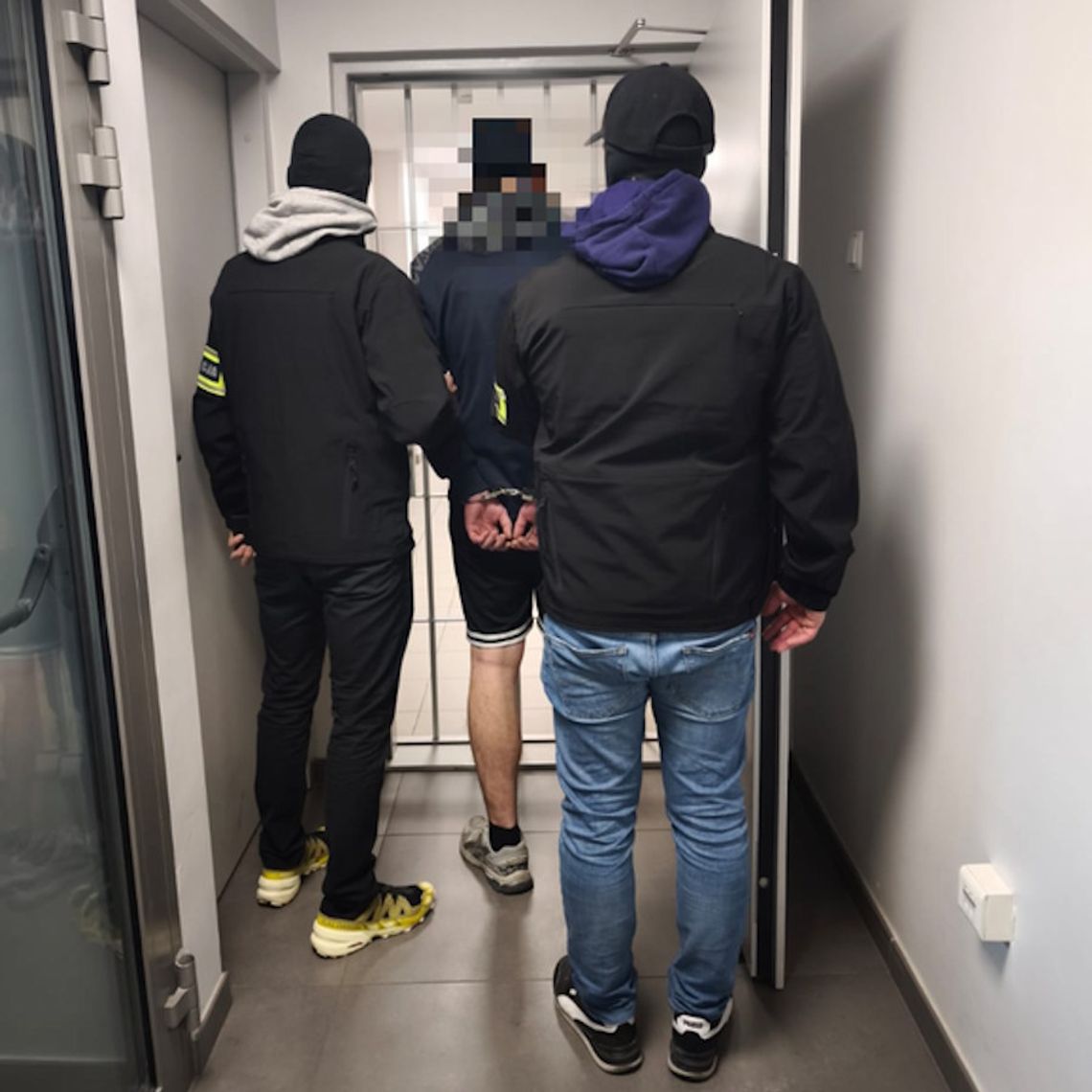 Pił, jechał "złomem" i dachował. 23-latek wyrzucony z Polski po niebezpiecznym rajdzie Pił, jechał "złomem" i dachował. 23-latek wyrzucony z Polski po niebezpiecznym rajdzie