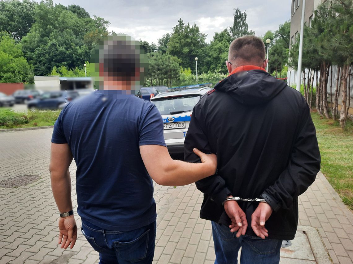 Pił w domu i strasznie mu się nudziło. Dla zabawy wezwał policję, potem nie było już śmiesznie