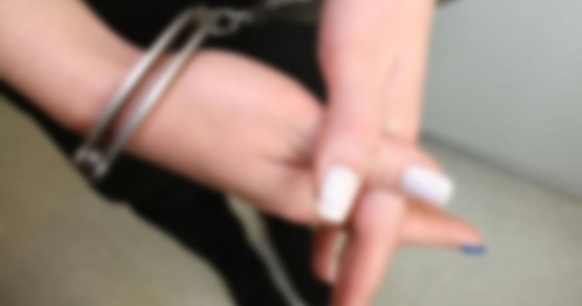 Piła, wyzywała, biła po twarzy i dusiła męża. Finał domowej awantury z udziałem 49-latki