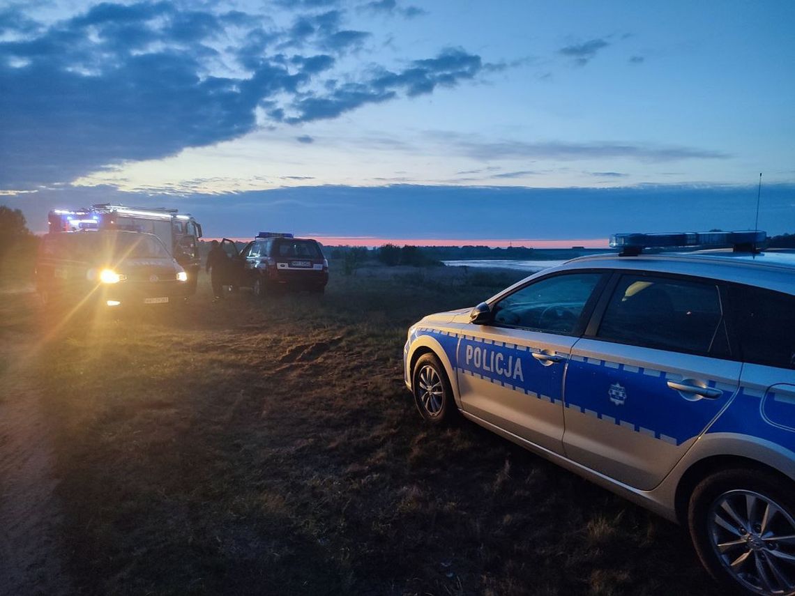 Pili nad rzeką, w pewnym momencie auto zjechało i zaczęło tonąć. Kobiety nie udało się uratować