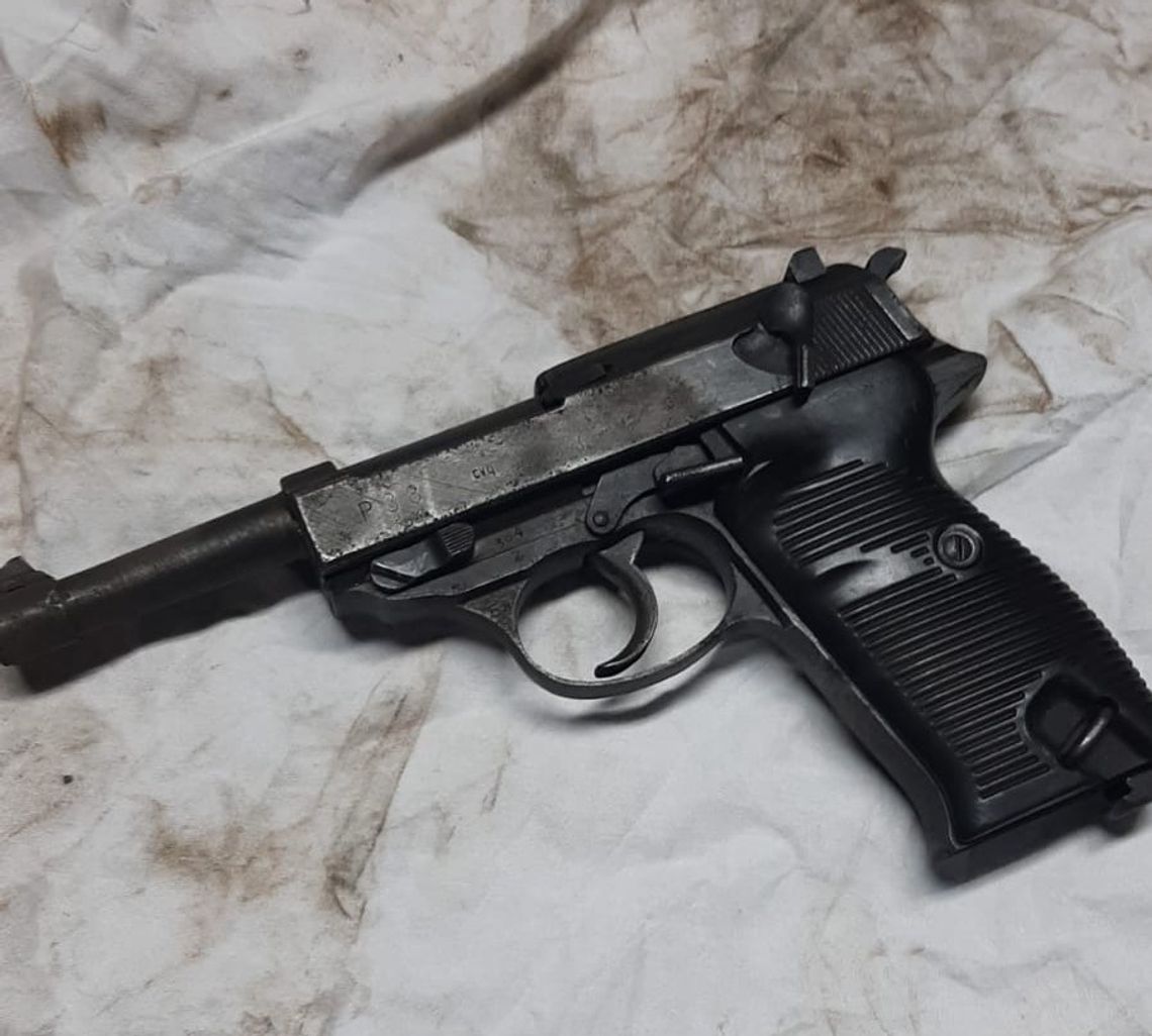 Pistolet Walther, elementy broni i 377 sztuk amunicji. 44-latkowi grozi nawet 8 lat więzienia Pistolet Walther, elementy broni i 377 sztuk amunicji. 44-latkowi grozi nawet 8 lat więzienia