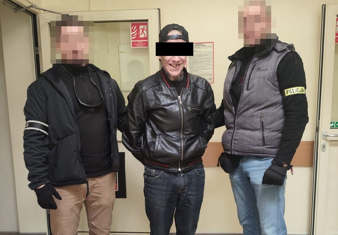 Płacił w sklepach zabawkowymi pieniędzmi. Udało się wiele razy