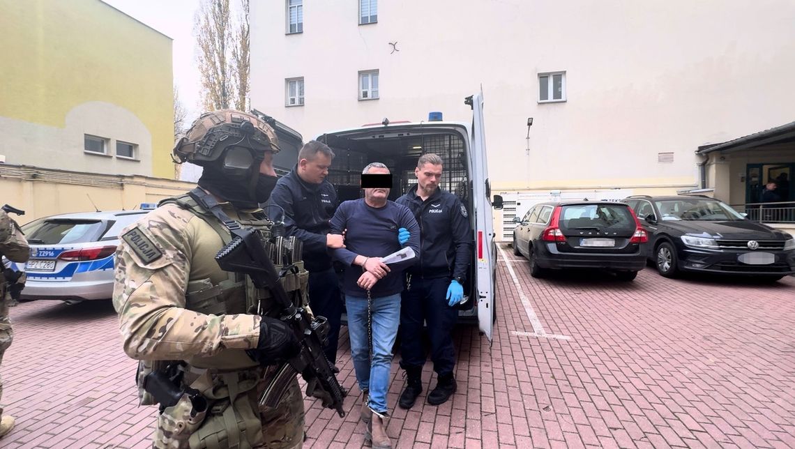 Płatny zabójca z Turcji zatrzymany w Warszawie. Ścigany przez Interpol, miał naładowaną broń Płatny zabójca z Turcji zatrzymany w Warszawie. Ścigany przez Interpol, miał naładowaną broń