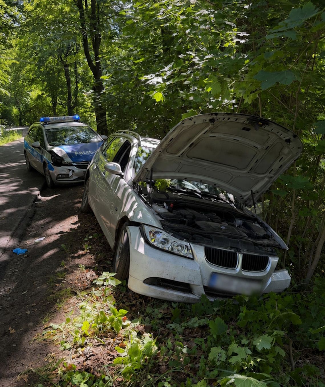 Po alkoholu i narkotykach uciekał policji kradzionym BMW. Celowo spowodował kolizję z radiowozem