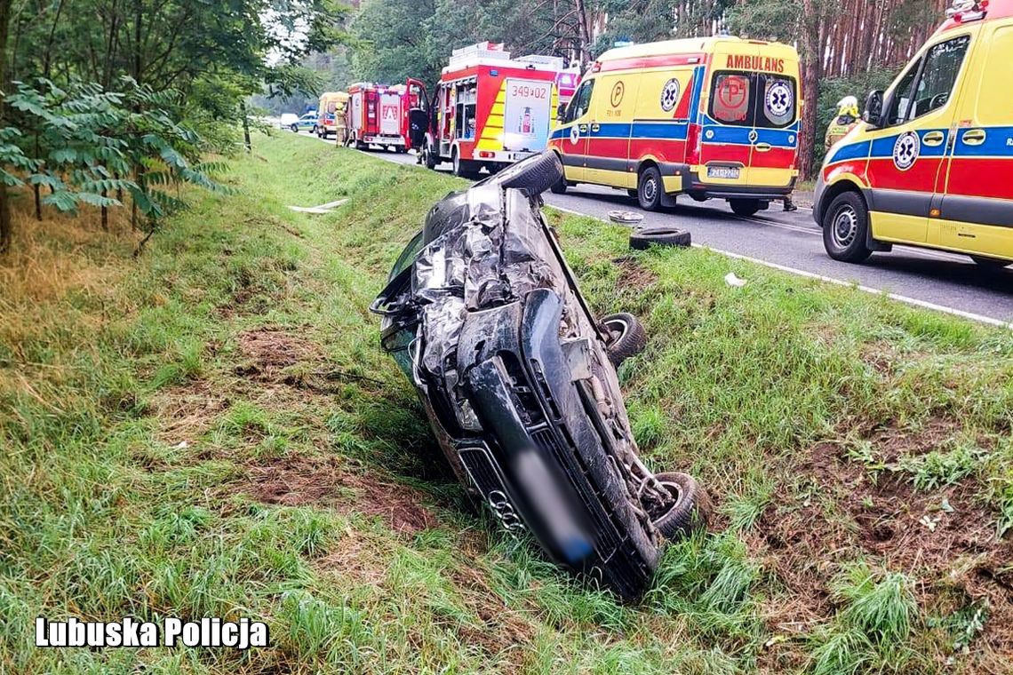 Po alkoholu nie panowała nad autem i zjechała na przeciwny pas. Doprowadziła do poważnego wypadku Po alkoholu nie panowała nad autem i zjechała na przeciwny pas. Doprowadziła do poważnego wypadku