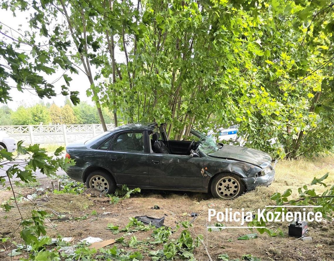 Po dachowaniu kierowca audi porzucił zakleszczonego w aucie kolegę. Miał prawie 3 promile we krwi