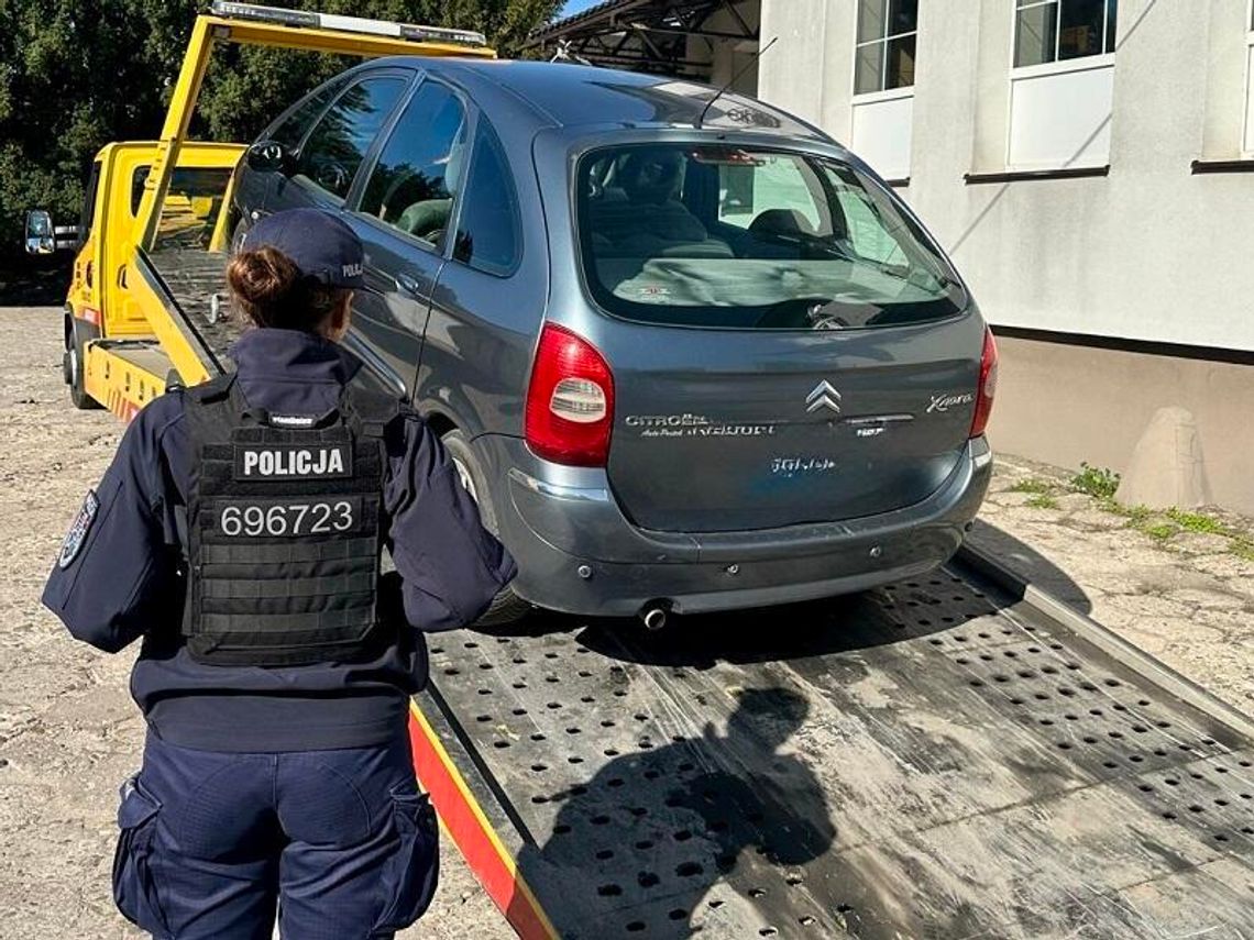 Po kontroli auto trafiło na lawetę. Nie miało przeglądu i OC, a kierowca prowadził z zakazem Po kontroli auto trafiło na lawetę. Nie miało przeglądu i OC, a kierowca prowadził z zakazem