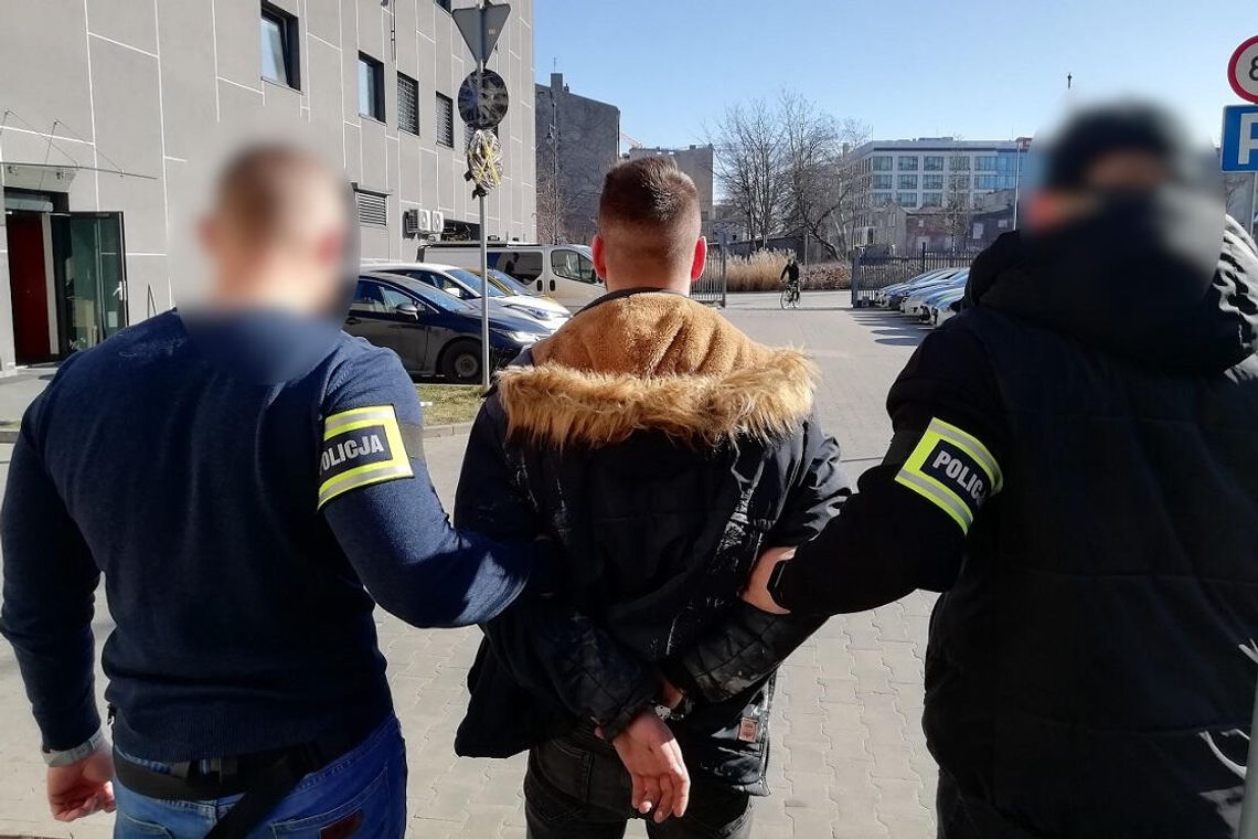 Po krótkiej obserwacji policjanci weszli do mieszkania 23-latka. W środku znaleźli 4 kg narkotyków