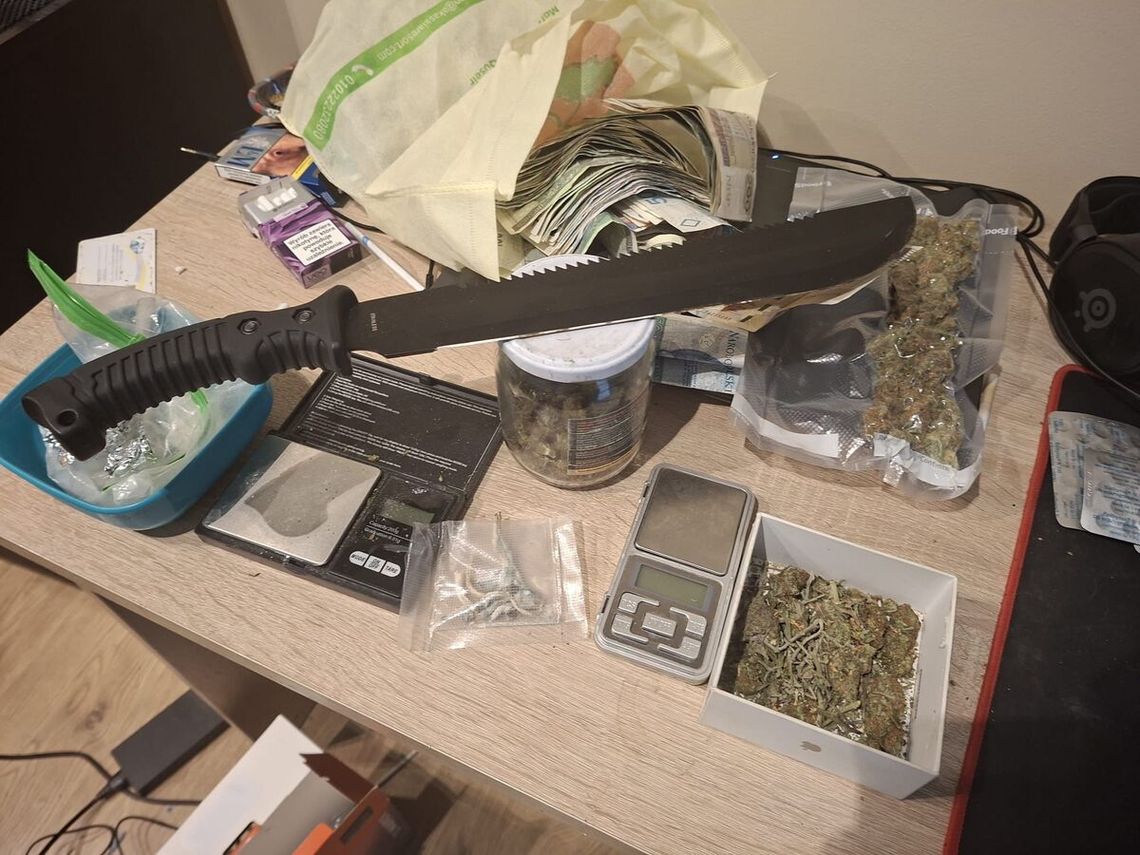 Po otwarciu drzwi policjanci od razu wyczuli narkotyki. 21-latek aresztowany na trzy miesiące