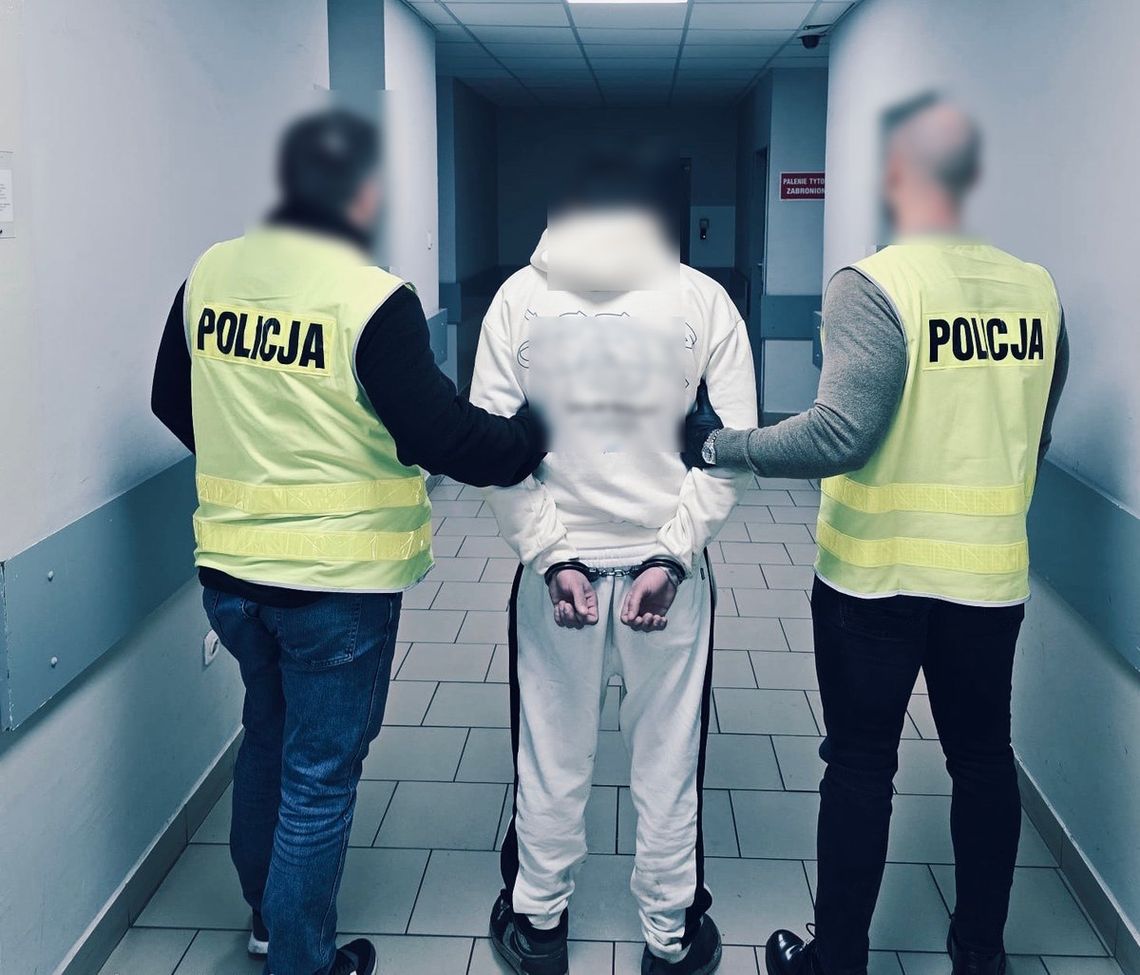 Po pijaku ukradł samochód i wjechał nim w inne auto. Wpadł po kilku godzinach obławy