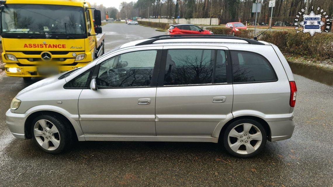 Po pijaku zobaczył w pogodzie, że będzie śnieg i pojechał zmienić opony. Został z zimówkami, bo policja zabrała mu auto