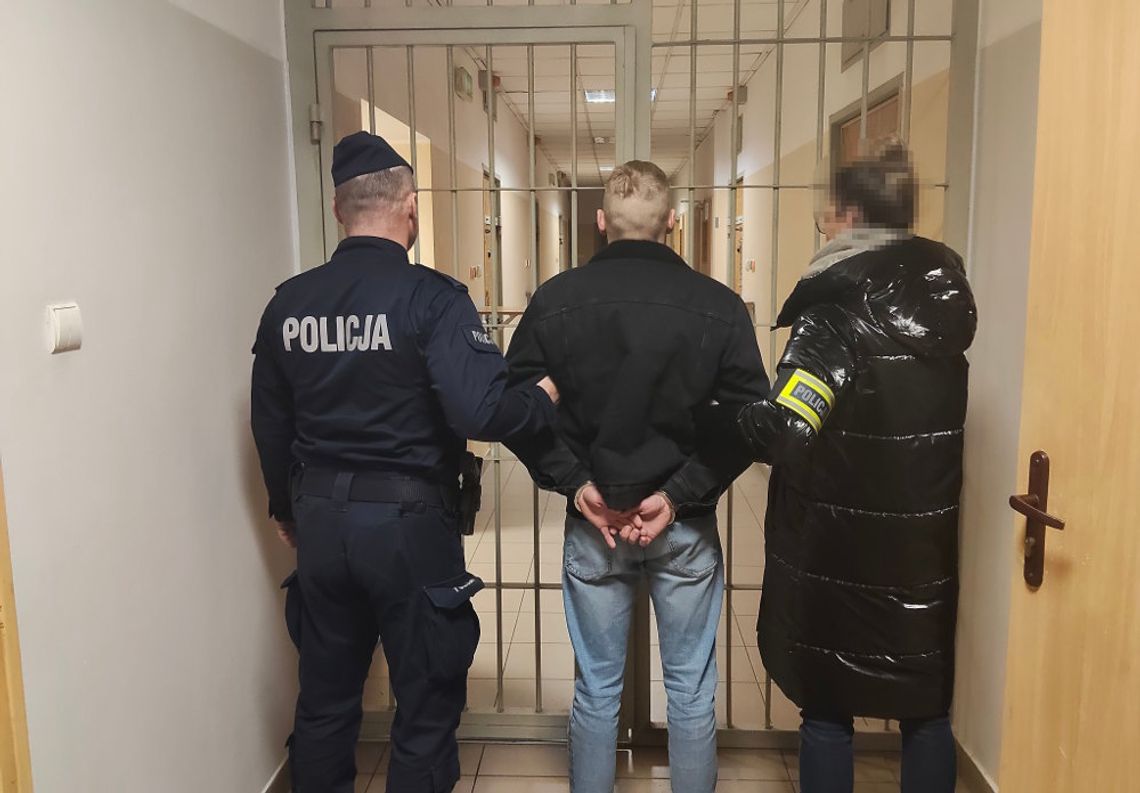 Po skoku na sklep, spakował się i wyjechał do Warszawy. Chciał zmienić wygląd, żeby zgubić policję