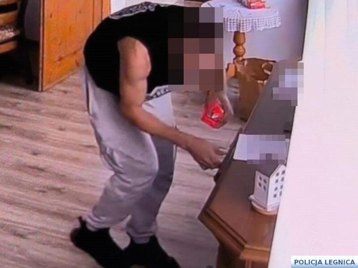 Po śmierci sąsiadki 34-latek włamał się do jej mieszkania. Ukradł rzeczy warte 30 tys. zł Po śmierci sąsiadki 34-latek włamał się do jej mieszkania. Ukradł rzeczy warte 30 tys. zł