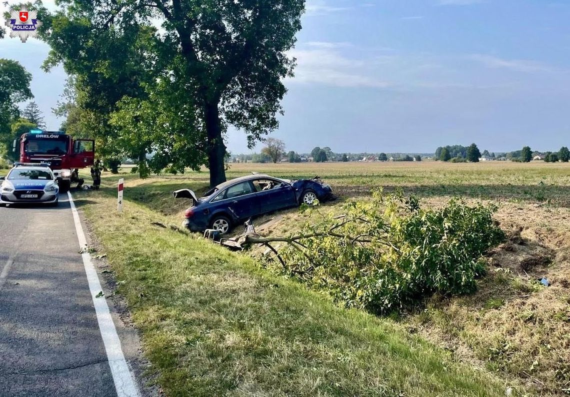 Po wjechaniu do rowu kierowca audi wypadł z auta i wylądował na jezdni. 39-latek nie przeżył