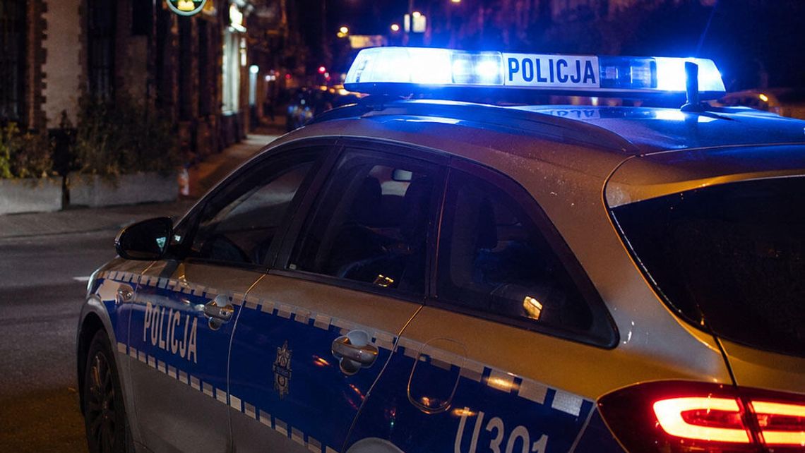 Po wyjściu z lokalu dostał potężny cios, który złamał mu szczękę. Agresor namierzony i zatrzymany Po wyjściu z lokalu dostał potężny cios, który złamał mu szczękę. Agresor namierzony i zatrzymany