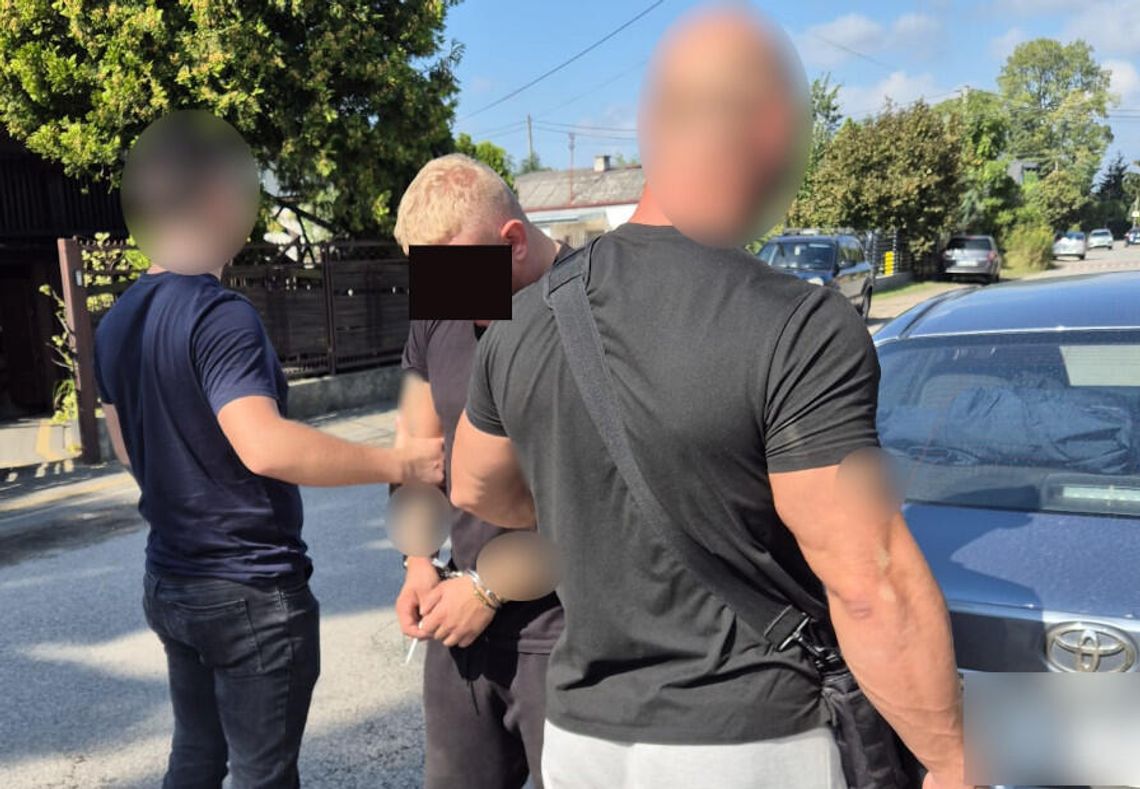 Po zatrzymaniu dilera dotarli do magazynu i jego kolegi. Jeden dostał dozór, drugiego aresztowali