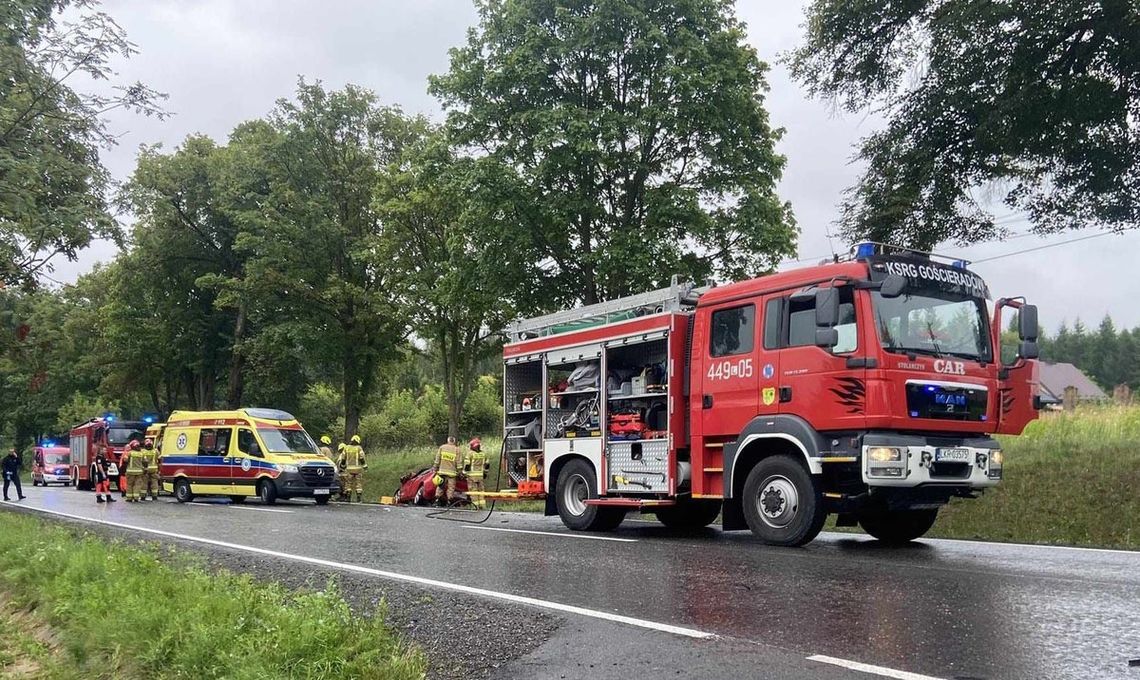 Po zderzeniu dwóch aut, kierowca i pasażer mazdy próbowali uciec z miejsca - obaj byli pijani