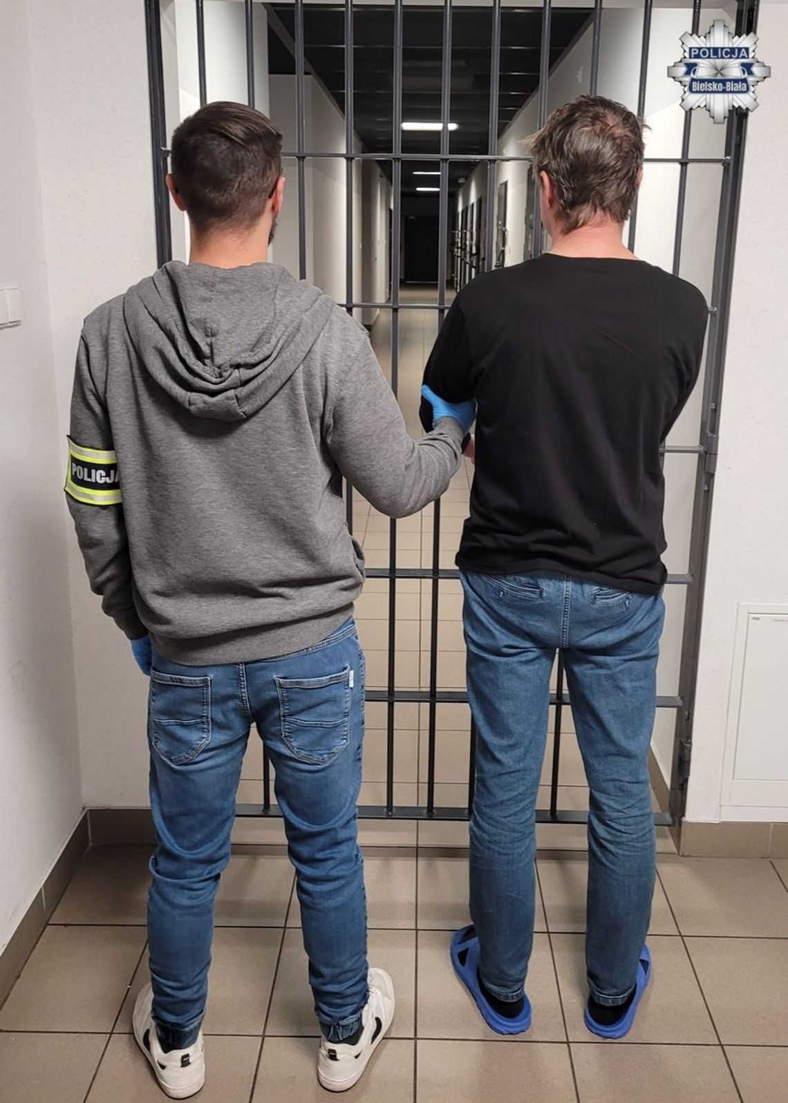 Po zwolnieniu z pracy Ukrainiec postanowił okraść szefa. Nie przeszkadzały mu nawet kamery