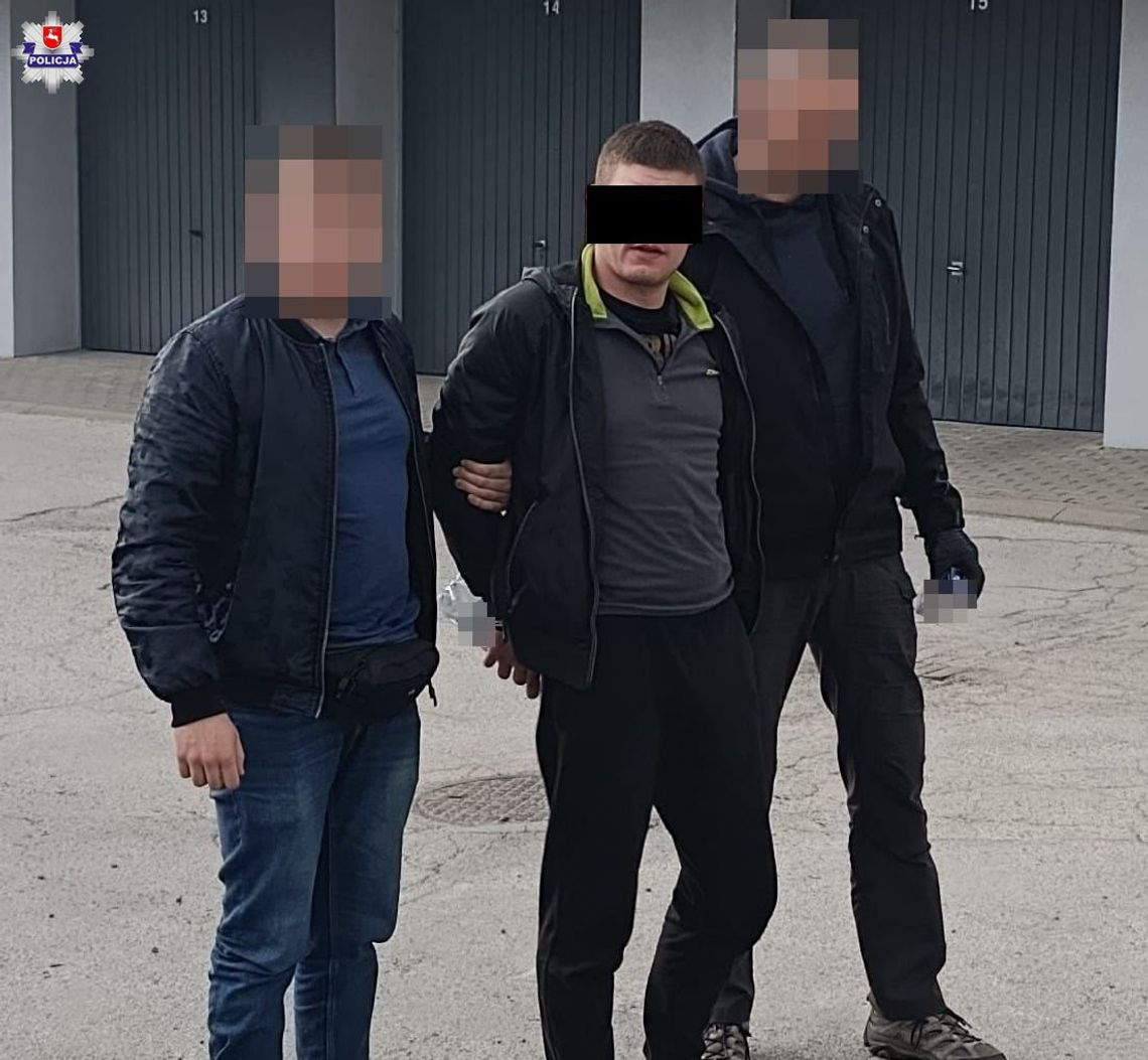 Pobił dwie osoby, groził śmiercią i spaleniem domu. Policyjni łowcy głów wytropili ukrywającego się 26-latka