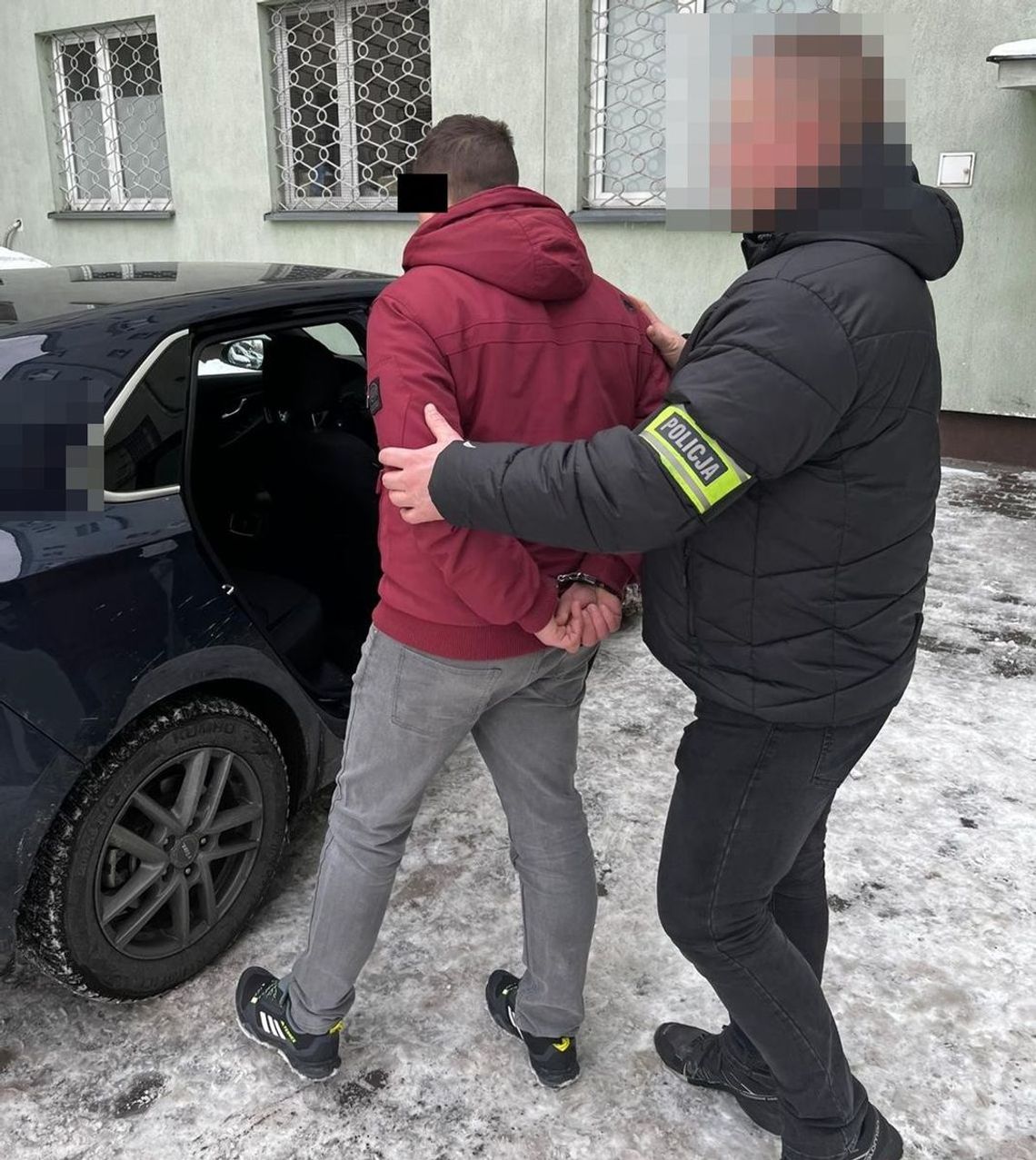 Pobił dziewczynę i groził jej śmiercią. Na widok policji zabarykadował się w domu