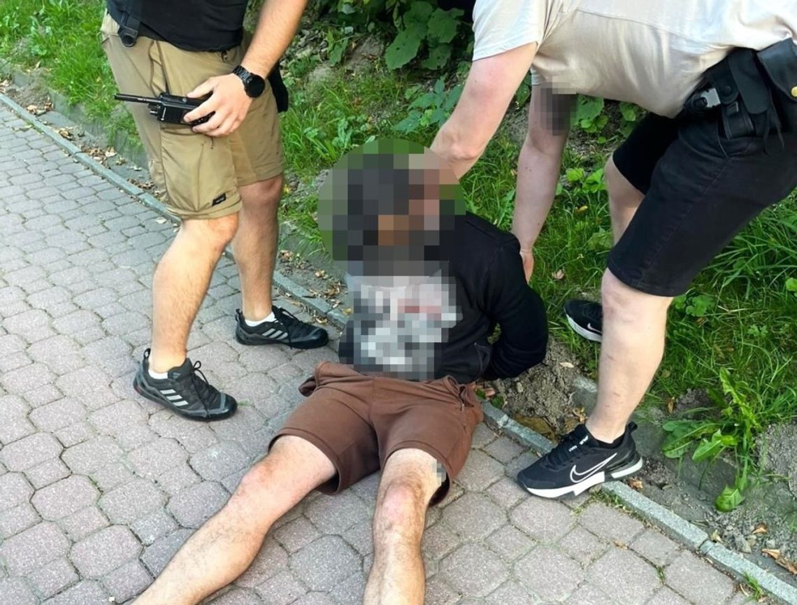 Pobił pracownika, zabrał pieniądze, alkohol i papierosy. 32-latek sprawcą napadu na stację paliw