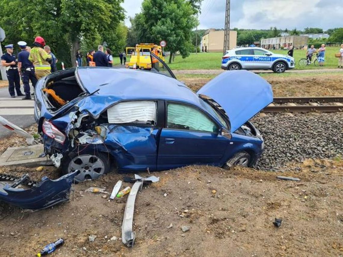 Pociąg zwolnił i trąbił, więc myślała, że ją przepuszcza. Wypadek na przejeździe kolejowym