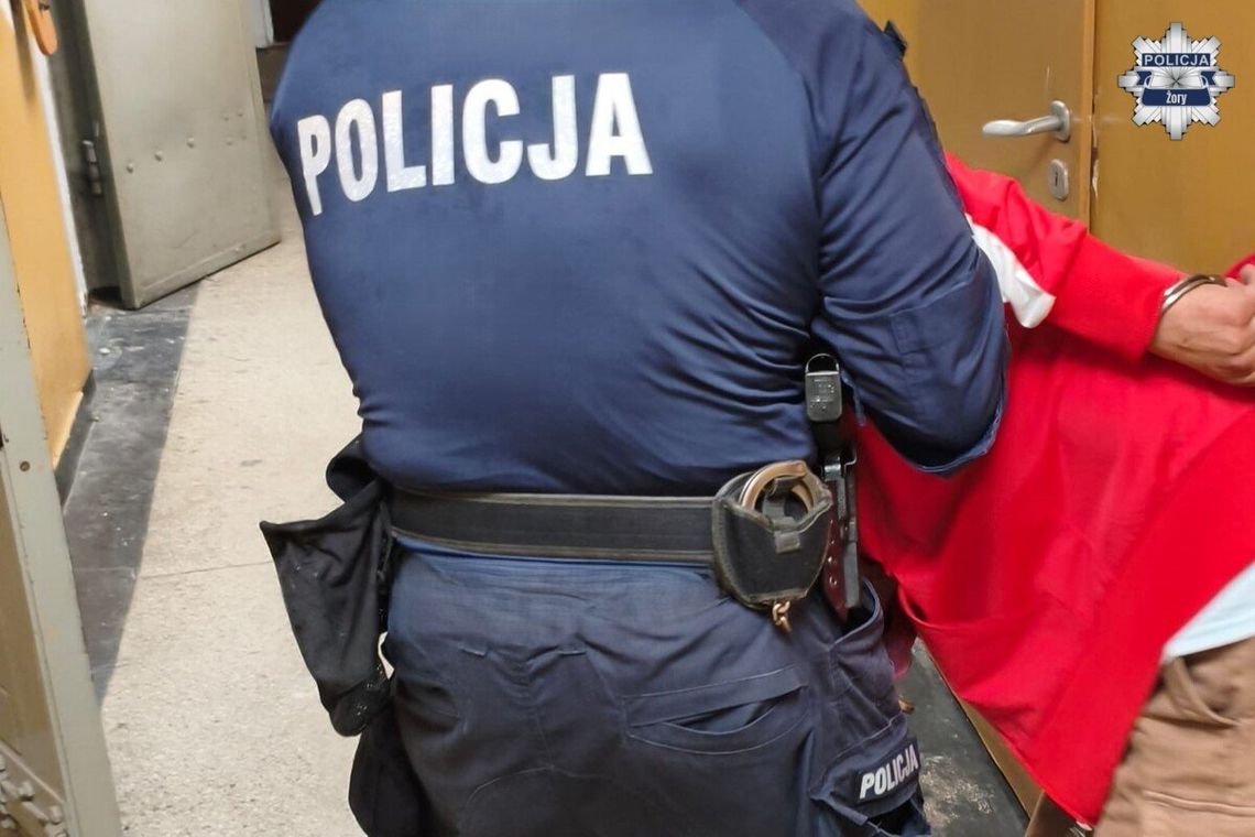 „Pod blokiem ktoś sprzedaje marihuanę”. Policjanci ruszyli do akcji i zatrzymali 41-latka „Pod blokiem ktoś sprzedaje marihuanę”. Policjanci ruszyli do akcji i zatrzymali 41-latka