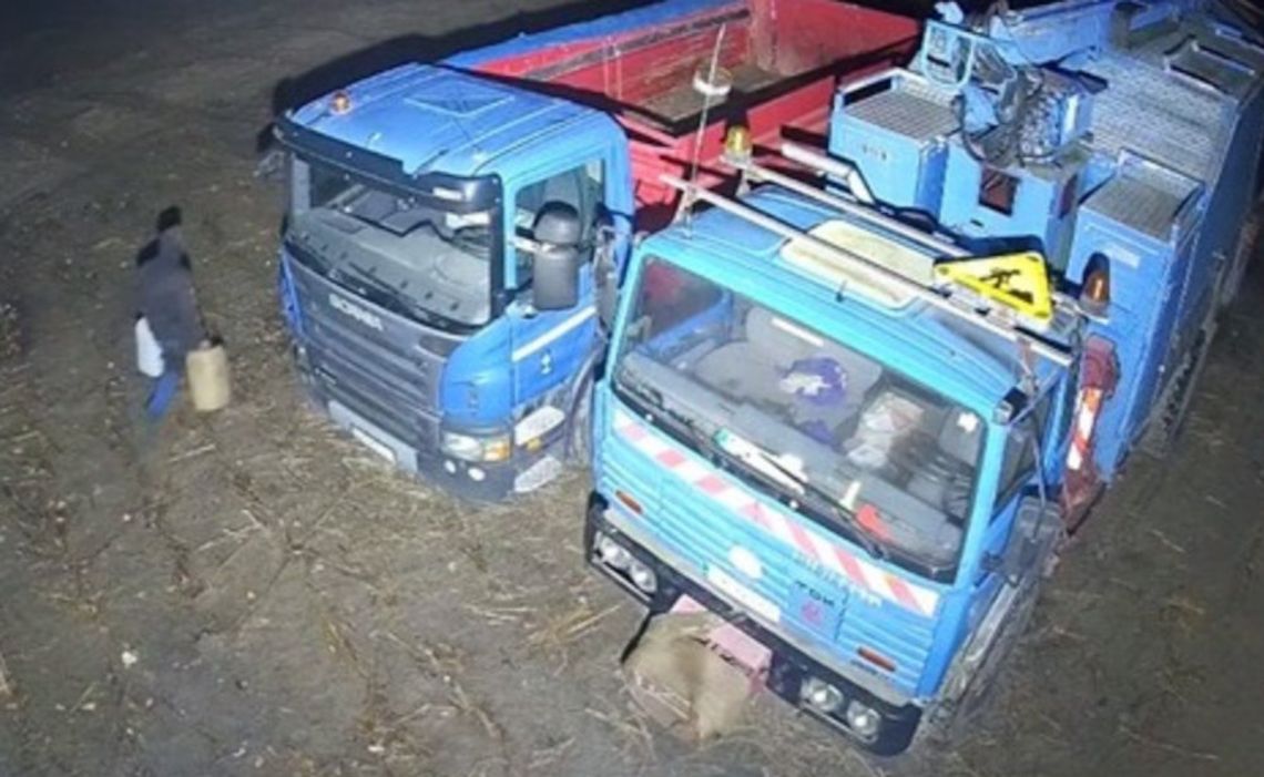 Pod osłoną nocy spuścił paliwo z ciężarówki na placu budowy. Młody złodziej wpadł przez monitoring