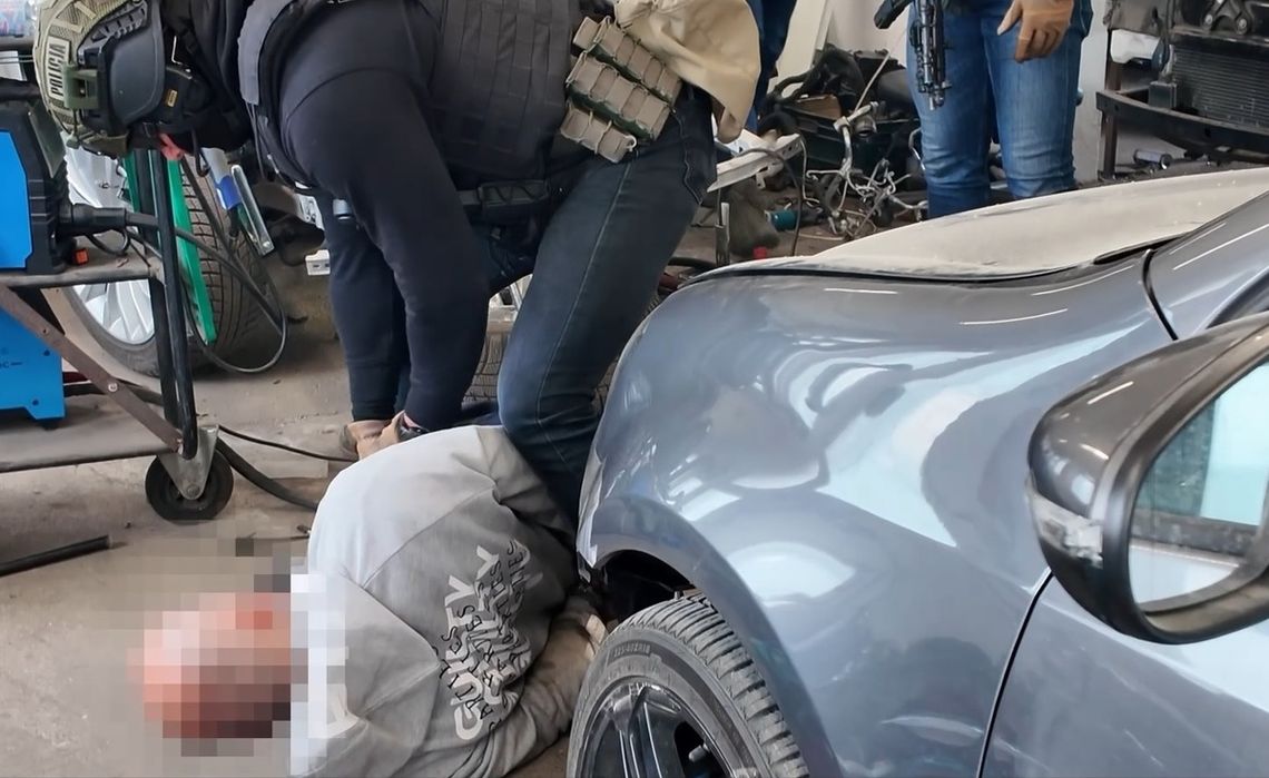 Podając się za policjantów porwali Niemca, wywieźli go do lasu i okradli na blisko 300 tysięcy