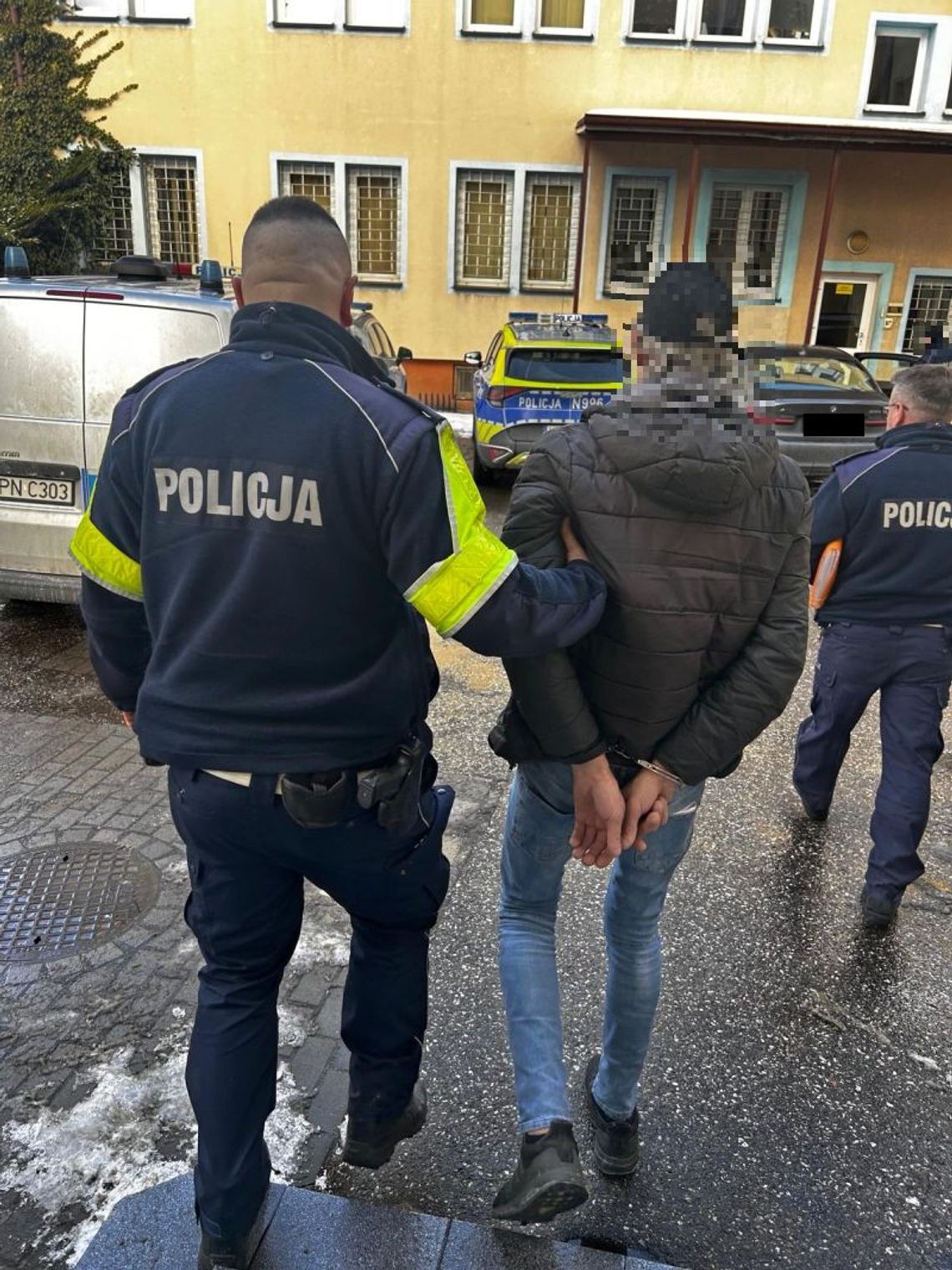 Podawał się za brata. Chciał ukryć, że ma zakaz prowadzenia i jest poszukiwany Podawał się za brata. Chciał ukryć, że ma zakaz prowadzenia i jest poszukiwany