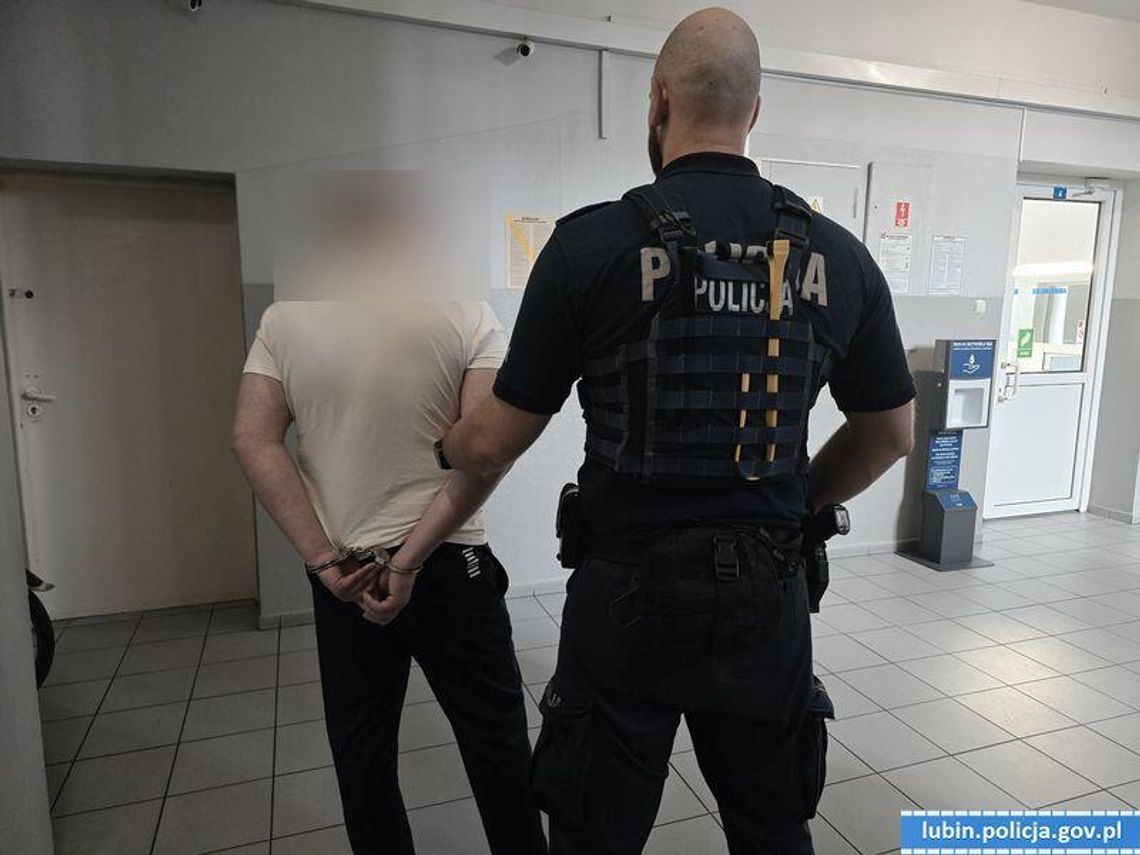 Podawali się za analityków finansowych i obiecywali pomoc. Wyłudzili od ludzi ponad 300 tysięcy zł