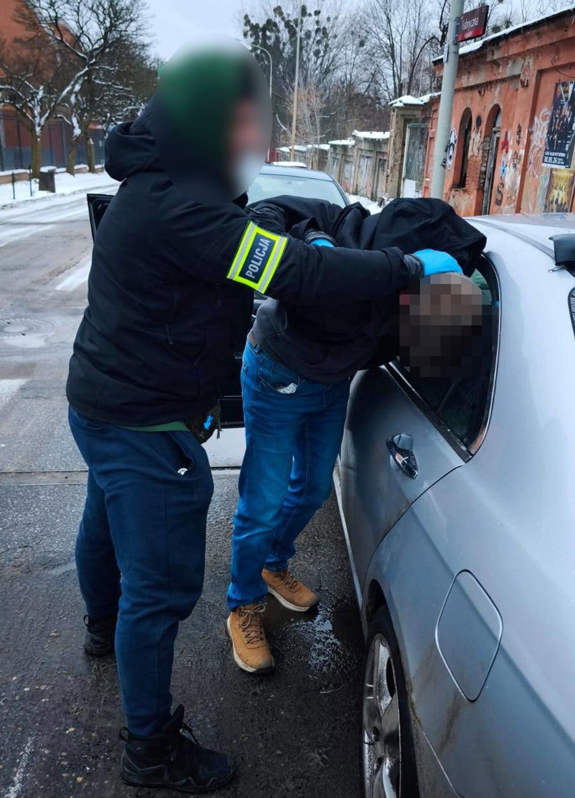 Podczas kontroli wyczuli od kierowcy marihuanę. W aucie i mieszkaniu miał ponad kilogram narkotyków