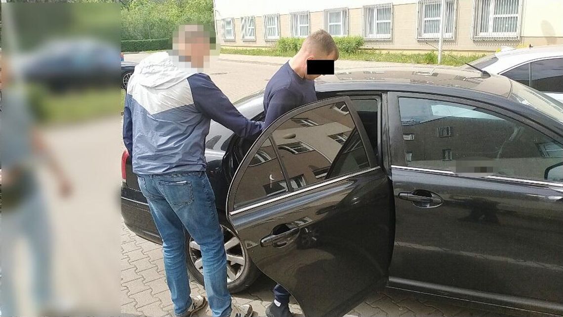 Podczas kradzieży alkoholu uderzył ochroniarza "tulipanem". Grozi mu nawet 15 lat więzienia