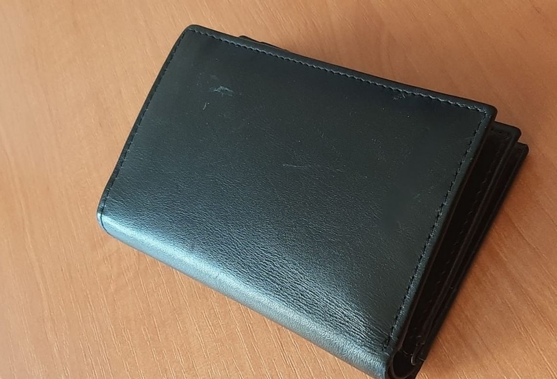 Podczas kradzieży zgubił w sklepie portfel z dokumentami. Po odbiór musiał zgłosić się na komisariat