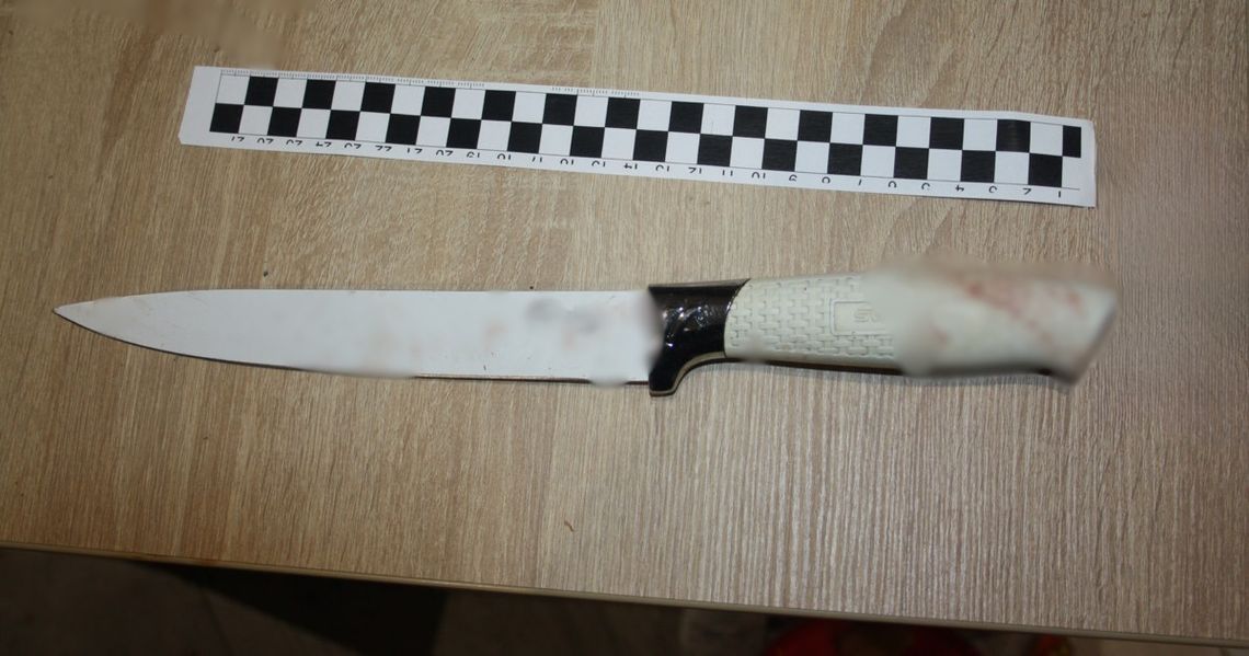 Podczas libacji chwycił za nóż. Ranił dwóch braci nożem - jeden dostał w brzuch, drugi w nogę