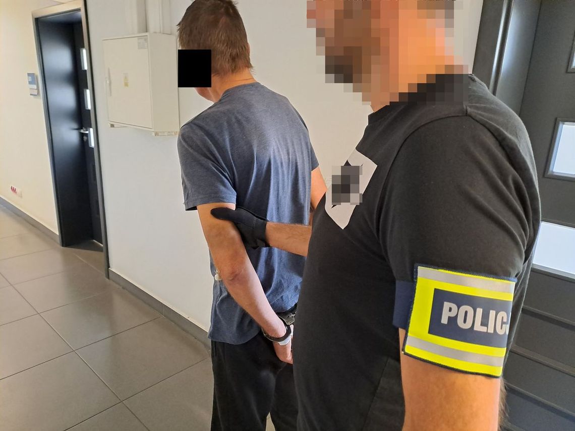 Podczas odwiedzin ukradł koledze złotą biżuterią i monety o wartości ponad 10 tysięcy złotych