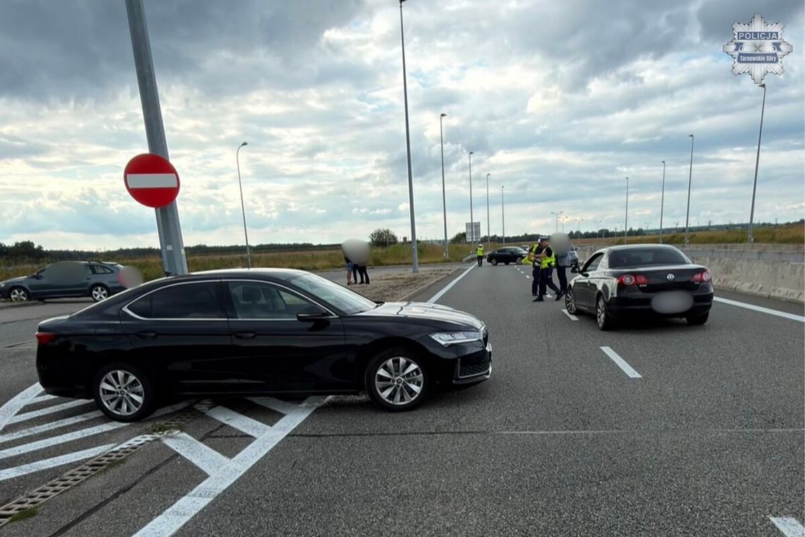 Podczas pościgu pijany kierowca chciał wjechać pod prąd na autostradę. Policjanci użyli broni Podczas pościgu pijany kierowca chciał wjechać pod prąd na autostradę. Policjanci użyli broni