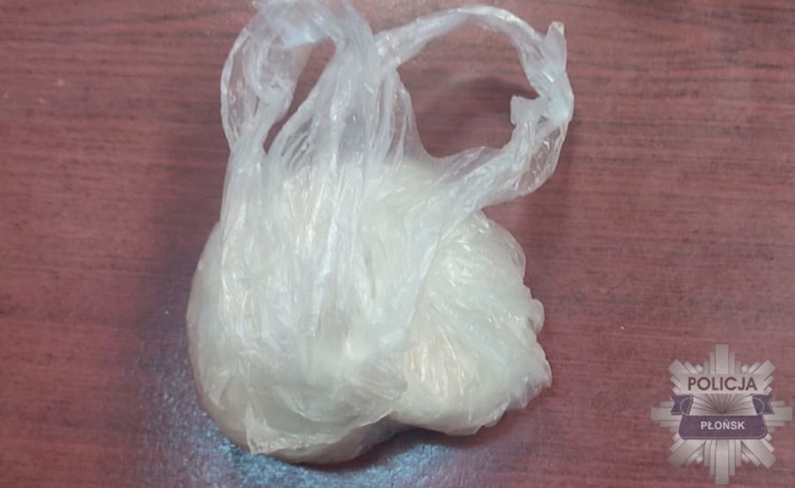 Podczas rozmowy z policjantami kobiecie wypadły narkotyki z nogawki. Wcześniej była nerwowa Podczas rozmowy z policjantami kobiecie wypadły narkotyki z nogawki. Wcześniej była nerwowa