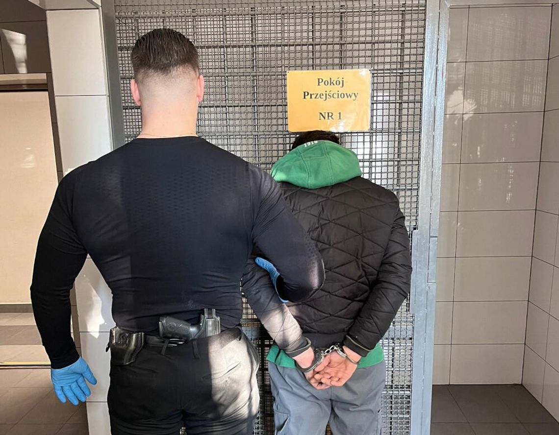 Podejrzany nie wytrzymał presji. Policyjni wywiadowcy wyczuli niepokój i znaleźli narkotyki