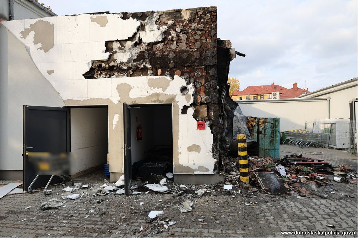 Podpalenie sklepu mogło skończyć się wybuchem. Ogień uszkodził instalację gazową Podpalenie sklepu mogło skończyć się wybuchem. Ogień uszkodził instalację gazową