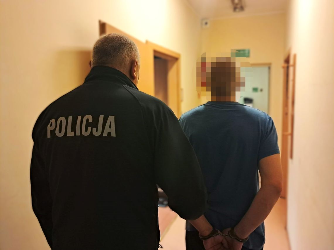 Podpalił dom i wszedł do środka na kawę z mieszkańcami. Narobił strat na blisko pół miliona złotych