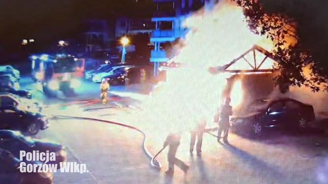 Podpalił wiatę śmietnikową, a potem udawał bohatera i chciał pomagać strażakom w gaszeniu ognia