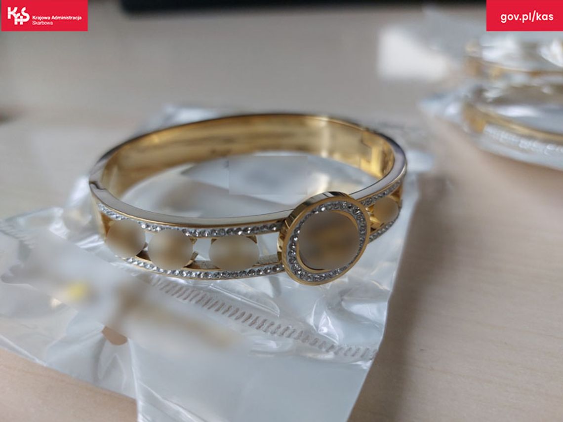 Podróbki warte blisko 4 miliony złotych w chińskim markecie. Akcja celników w Sulechowie