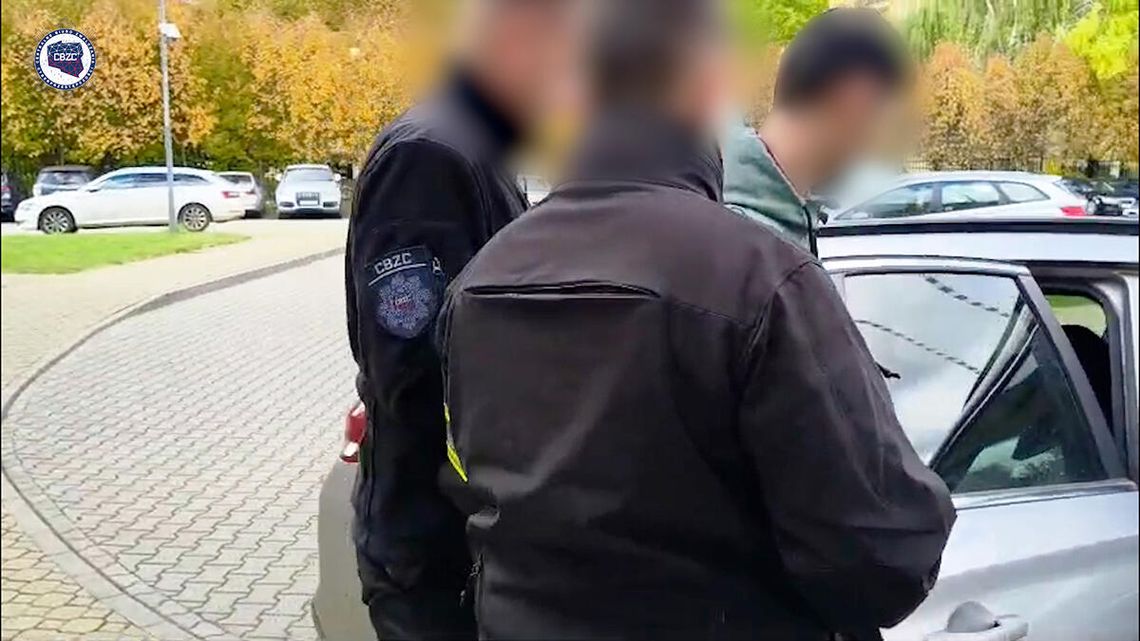 Podstępem wyłudzali intymne zdjęcia i nagrania i żądali okupu. Cyberpolicja zatrzymała 3 mężczyzn Podstępem wyłudzali intymne zdjęcia i nagrania i żądali okupu. Cyberpolicja zatrzymała 3 mężczyzn